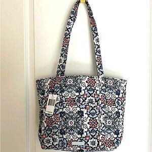 Vera Bradley Sm Vera Tote in Retired Lisbon Medallion Perfect Bag
